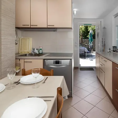 Holiday home Gorgeous In With Kitchen